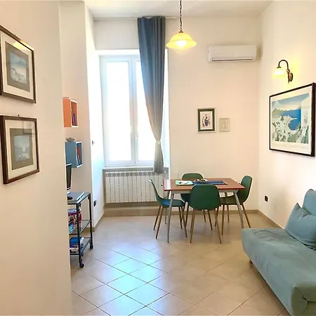 Casa Di Carlo Al Vomero 아파트