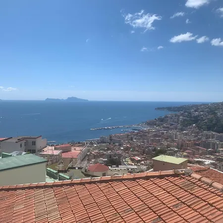Casa Di Carlo Al Vomero Naples
